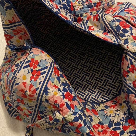 Vera Bradley Colorful Flower Duffel Bag Two Straps One Side Pocket - Picture 4 of 7